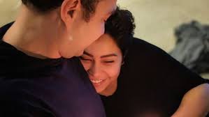 والد حسام حبيب ينكر تصريحاته المتداولة، ويؤكد أن الفيديو مفبرك والهدف منه هدم علاقة شيرين عبد الوهاب ونجله. Ø´ÙŠØ±ÙŠÙ† Ø¹Ø¨Ø¯ Ø§Ù„ÙˆÙ‡Ø§Ø¨ ØªÙ‚Ø¯Ù… Ø²Ù‡Ø±Ø© Ù„Ù€ Ø­Ø³Ù† Ø§Ù„Ø´Ø§ÙØ¹ÙŠ ÙˆØ­Ø³Ø§Ù… Ø­Ø¨ÙŠØ¨ ÙŠØ±Ø¯ Beirutcom Net