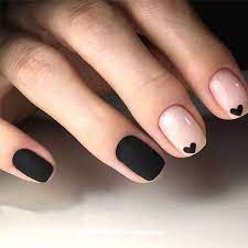 Artistas de rock y heavy metal, por ejemplo, creen en el uso de esmalte de uñas negro como una diseños uñas sencillos. 20 Einfache Schwarze Nail Art Design Ideen Blacknails Art Blacknails Design Designideen Einfache Arte De Unas Negras Manicura De Unas Unas De Maquillaje