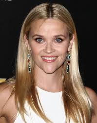 Reese witherspoon hairstyles are equally famous as her acting. Reese Witherspoon Wears Blonde Hair Down With Bare Feet In Heels