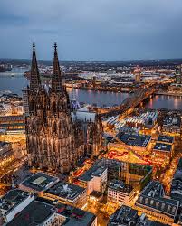 Dit was een opleving van de middeleeuwse gotiek in de 19e eeuw. Cologne Germany City Cities Buildings Photography Germany Travel Destinations Germany Photography Germany Travel