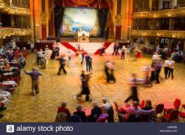 Wir sind gerade in blackpool tanzen und können deshalb eure bestellung nicht sofort versenden. Menschen Tanzen In Der Blackpool Tower Ballsaal Stockfotografie Alamy