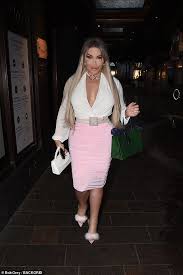 Vivo solo la mia il cambiamento di rodrigo alves, noto anche come ken umano, in jessica alves ha lasciato il mondo. Jessica Alves Flaunts Ihr Vermogen In Eine Figurbetonte Ensemble Nach Der Notwasserung Die Menschliche Ken Puppe Moniker Aktuelle Boulevard Nachrichten Und Fotogalerien Zu Stars Sternchen