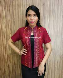 Serta supaya kalian mendapatkan banyak like dari gambar busana terbaru yang telah anda upload serta digunakan status bags di media sosial kamu. Baju Endek Bali Couple Couple Keren