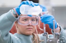 Garrett Leads Science Outreach Efforts for Local Students