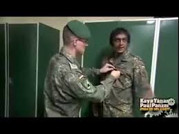 Eine bundeswehr ausbildung ist auf vielen unterschiedlichen wegen möglich; Kaya Yanar Ranjid Geht Zur Bundeswehr Super Lustig Youtube