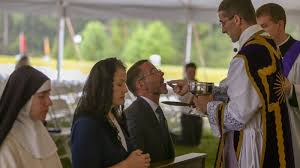 Here are the steps to take communion at home. The Eucharist 14 The Obligation To Receive Communion Fsspx Actualites Fsspx News