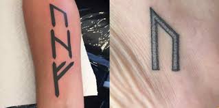 At tattoounlocked.com find thousands of tattoos categorized into thousands rune tattoo 2 by blotsven on deviant. Runen Tattoo Bedeutung Der Geheimnisvollen Symbole Und Tolle Ideen