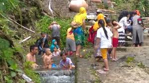 Maybe you would like to learn more about one of these? Kolam Rendam Pemandian Air Panas Galunggung Dikosongkan Selokan Jadi Lokasi Mandi Bersama Pikiran Rakyat Tasikmalaya
