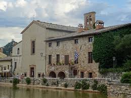 Le terme libere di bagno vignoni a 40 minuti in macchina da siena, lungo la strada sr2, questo paese termale è un'oasi di pace per un soggiorno di puro relax in toscana. Die Top 10 Aktivitaten Nahe Terme Bagno Vignoni Tripadvisor