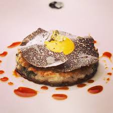 La Truffe Noire With Spinach Crispy Rice Quail Egg And Black Truffle Shavings Cuisine Et Boissons Recette Truffe