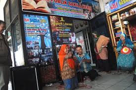 Depresi yang dibiarkan berlanjut dan tidak mendapatkan penanganan bisa menyebabkan terjadinya penurunan produktifitas. Di Taman Baca Ini Sisri Keluar Dari Depresi Martini Tak Lagi Ngawur Berhitung 2 Halaman All Kompas Com