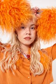 TIRADE WORLD FEATURES — TIRADE WORLD