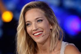 Luisana lopilato is putting her curves to work! Luisana Lopilato Conmovio Con El Posteo Mas Emotivo Bendicion Espectaculo El Intransigente