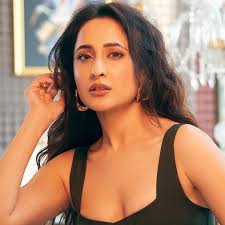 Neutrals this weekend 🤎 Jewellery: @satvagold @regalbysatva Couture:  @ankurjofficial Magazine: @fablookmagazine Publishers: @ankkit.chadha2222  @milliarora7777 Producer: @akshat_gutgutia Photographer: @shrutisbagwe  Cinematographer: @urvishpatel.in Make ...