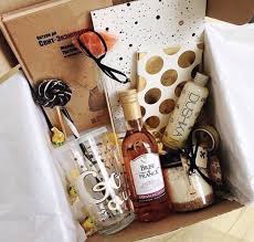 что подарить парню на 14 февраля если только начали встречаться Pin Ot Polzovatelya Yuliya Gryuner Na Doske Gift Box Samodelnye Rozhdestvenskie Podarki Prazdnichnye Podarki Idei Podarkov