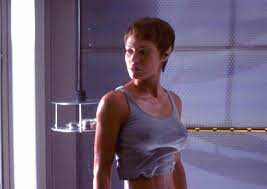 En 2151, le capitaine archer et son équipage voyagent à bord du ss enterprise afin de forger une alliance avec les klingons contre l'avis des vulcains. Ronin S Fortress Jolene Blalock