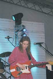 Ellie Roswell Wolf Alice Wolf Alice Guitar Girl Cool Bands