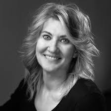 Kari Kauffman's Instagram, Twitter & Facebook