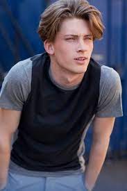 35 Elegant Medium Length Hairstyles Ideas For Men You Must Try Medium Length Hair Men Medium Length Hair Styles Androgynous Hair