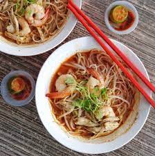 Sarawak laksa is one of the most delicious dishes on the island of borneo in malaysia, and it looks like a red curry soup. The Laksa Diaries Ii The Search For The Best Sarawak Laksa In Kuching The Boy Who Ate The World