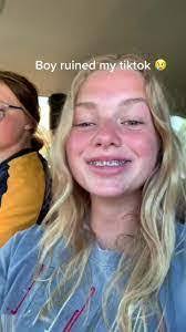 Holly Nitz's Instagram, Twitter & Facebook