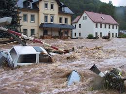 Ein mensch kam ums leben, als ihn ein wasserschwall erfasste. Gefahren Kennen Hochwasser Alertswiss Blog