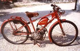 By 1950 Ducati Had Produced Over 200 000 Cucciolos And By The End Of Its Run The Motor Had Been Increased To A Capacity Knutselen Thema Kunst Kunst 1950 S