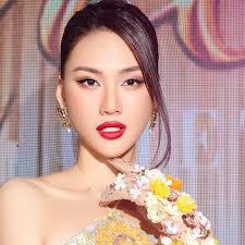 Lý do hoa hậu Bùi Quỳnh Hoa bị buộc thôi học