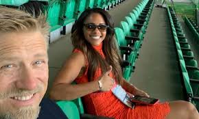 Acosta e edmilson (krpan 80′) golos do sporting: Peter Schmeichel Em Alvalade E Bom Estar De Volta Maisfutebol