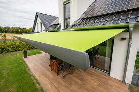 Mintgrune Markise Schutzt Die Terrasse Vor Der Sonneneinstrahlung Markise Pergola Markise Pergola