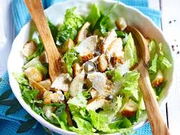 Salade Tres Populaire Proposee Dans Bon Nombre De Brasseries Et Restaurants La Salade Cesar A Salade Cesar Au Poulet Recette Salade Cesar Recettes De Cuisine