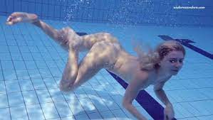 Unterwasser-Meerjungfrau-Vesta geile teen - Kostenlos im großen Archiv von  Pornos ansehen | OyOh