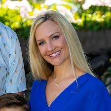 Carolyn Oakes's Instagram, Twitter & Facebook