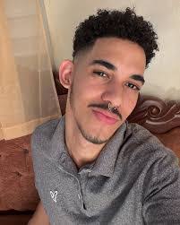 Jonathan Burgos's Instagram, Twitter & Facebook