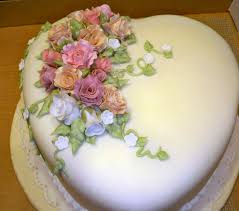 Birthday Cake Heart Shaped Cake Decorating Ideas Fondant Covered Heart Cake W Roses Flowers Heart Shaped Cakes Rose Cake Cake Decorating