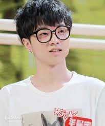 2. Khi bạn còn trẻ (Chen Ni Hai Nian Qing) Ca sĩ: Hoa Thần Vũ