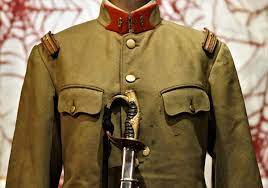 戻橋 modoribashi on X: 【大正時代の軍装】 探していた少佐肩章とサーベルが追加されました。 #軍服 #軍装 #煙と密 #文治さん  #名古屋 #はいからさんが通る #アンティーク着物 t.colpylJYdBEQ  X