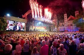 In maastricht is het een niet meer weg te denken traditie. Stunning Andre Rieu Performs To A Packed Audience In Maastricht Classic Fm