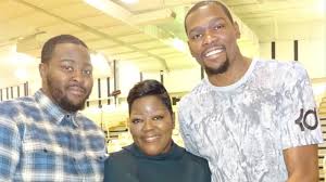 He continued to grow in college and during his first few years in the nba, finally reaching a height of 6'11. Only On Abc7news Com Kevin Durant S Mom Discusses Missing Game For Charity Work Abc7 San Francisco