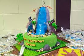 Dinosaur Birthday Cake For 5 Year Old Boy Dinosaur Cake I Made For A Sweet 5 Year Old Boy So Fun Dinosaur Cake Cake Birthday Cake