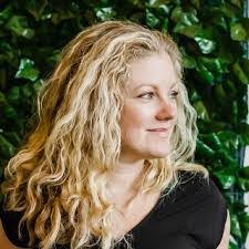 Bek Davis's Instagram, Twitter & Facebook