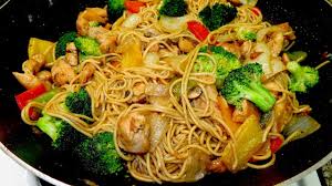 21 platos típicos chinos que no puedes perderte ##. Chow Mein Con Pollo Y Brocoli Comida China Youtube
