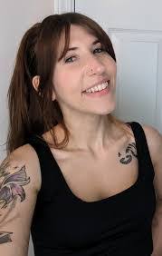 Amber Bunch's Instagram, Twitter & Facebook