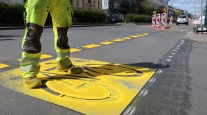 Fahrbahnen Zu Radwegen Unterwegs Mit Den Spurmachern