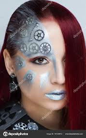 Kvinna silver utgör — stockfoto © OlgaOsa #181238912