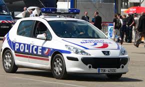 Abattu par la police, il a crié «allah akbar», selon des témoins. Ce Que L On Sait De L Attaque Au Couteau A Paris