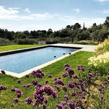 Jardin Mediterraneen Et Piscine Contemporaine En 2020 Architecte Paysagiste Paysagiste Amenagement Jardin