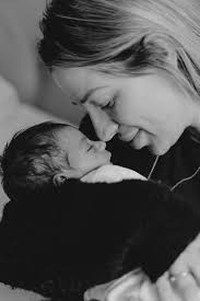 Capture Love: Insights into a Newborn Photo Shoot with Mum