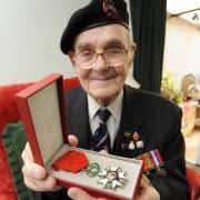 Bicester war veteran Bill Adams trying to find relatives of his fallen  comrade Ian Holland