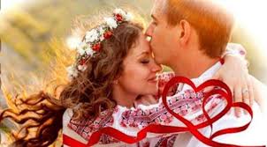 Tot de dragobete, tinerii îmbrăcaţi în straie de sărbătoare culeg ghiocei pentru cǎ, după tradiţie, câţi ghiocei aduci acasǎ, atâţia pui de cloşcă vei avea în ogradǎ în timpul anului dacă eşti împreună cu cel pe care îl iubeşti în ziua de dragobete, fie şi pentru câteva clipe, veţi fi împreună tot anul. 24 Februarie De Ce Se NumeÈ™te Dragobete È™i Ce InseamnÄƒ AceastÄƒ SÄƒrbÄƒtoare TradiÈ›ii È™i SuperstiÈ›ii Impact